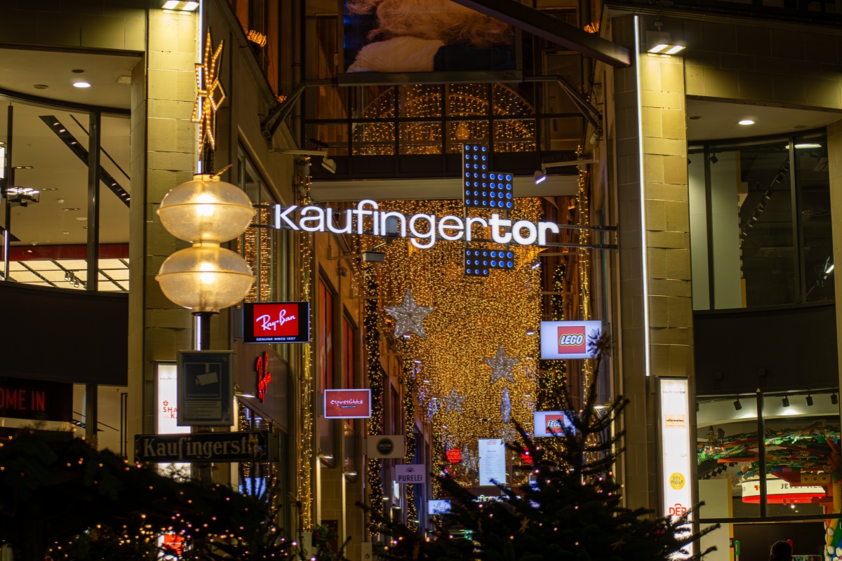Maravillosas luces navideñas y feria en la plaza Marienplatz de Múnich