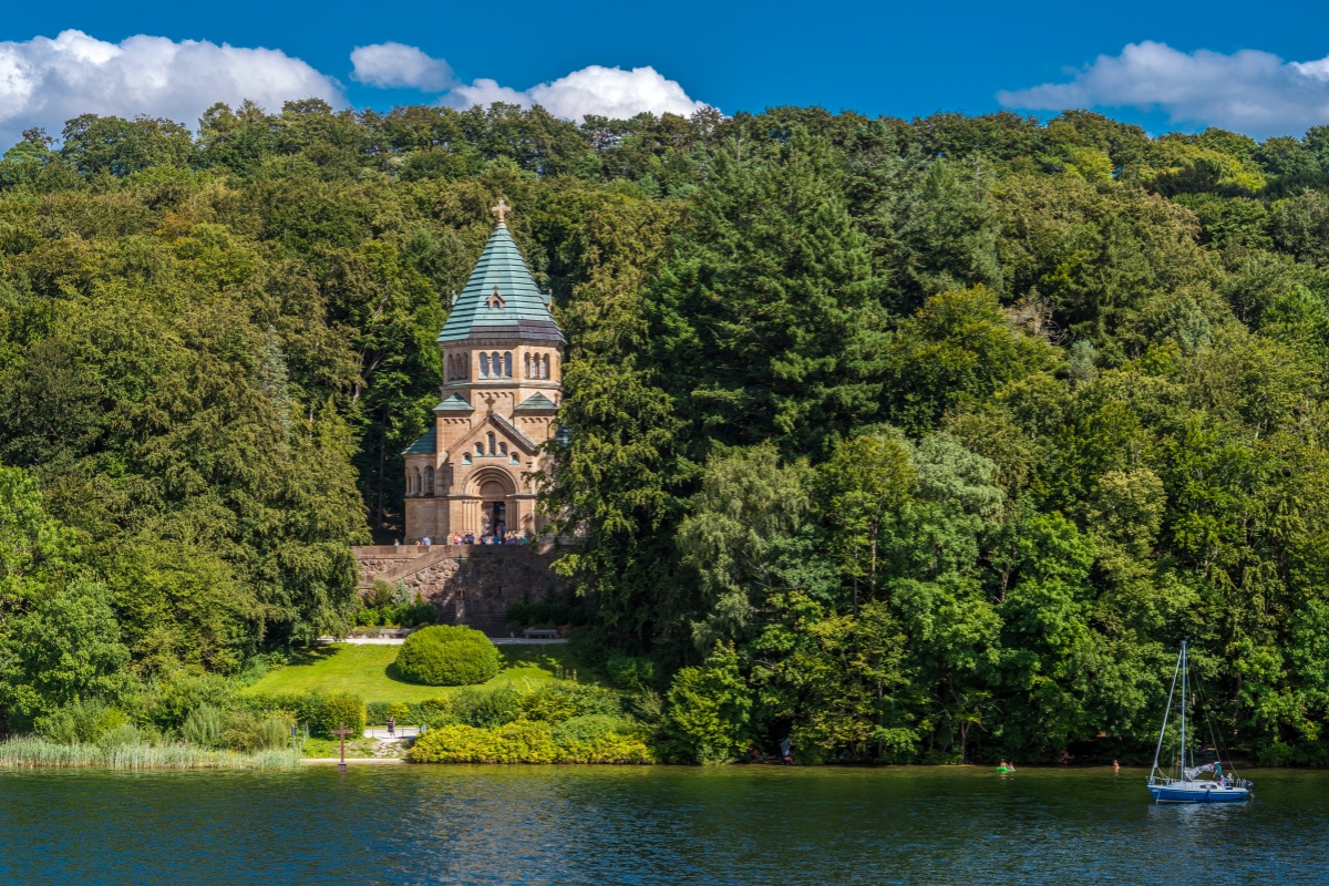 Capilla Votiva cerca de Berg, a orillas del lago de Starnberg, en honor al rey Luis II de Baviera