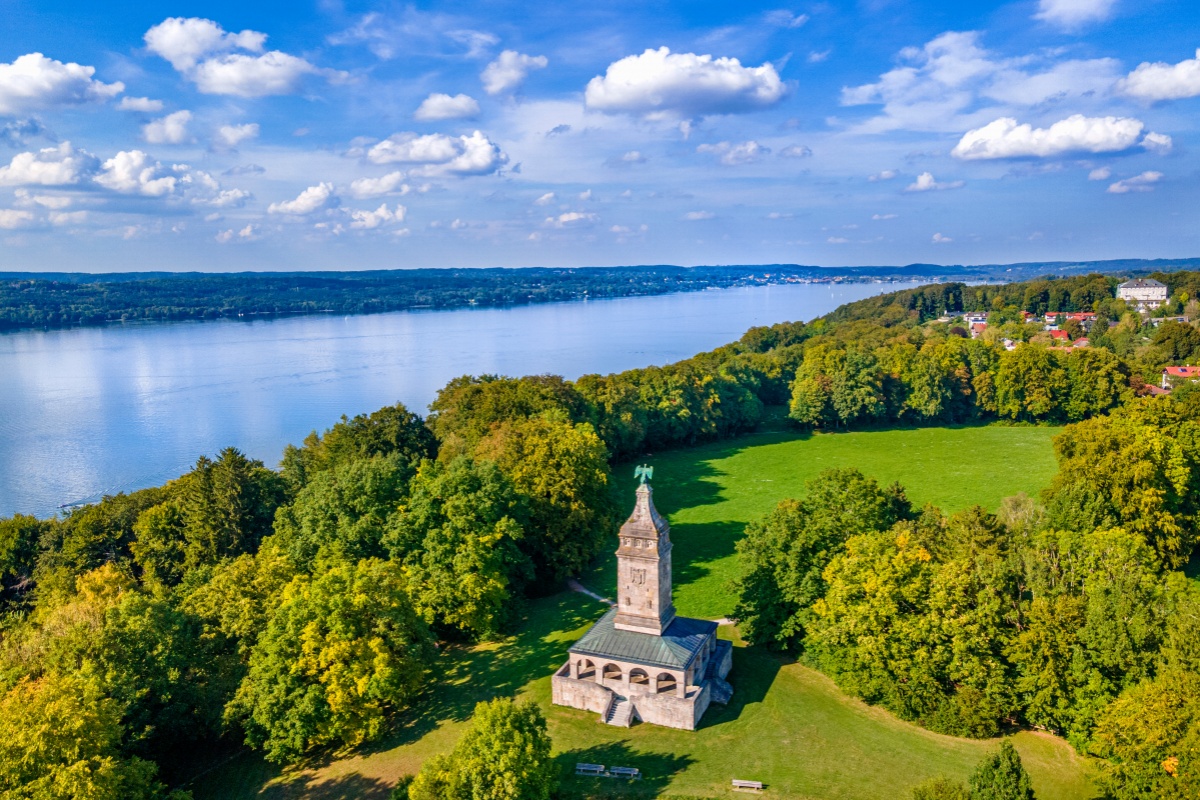 La Bismarckturm (Torre de Bismarck), cerca del lago de Starnberg, en Baviera