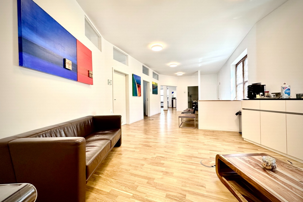 Recepci&oacute;n y sala de espera